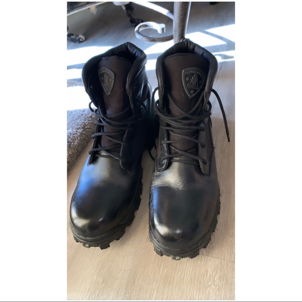 Men’s black work boots - size 13
